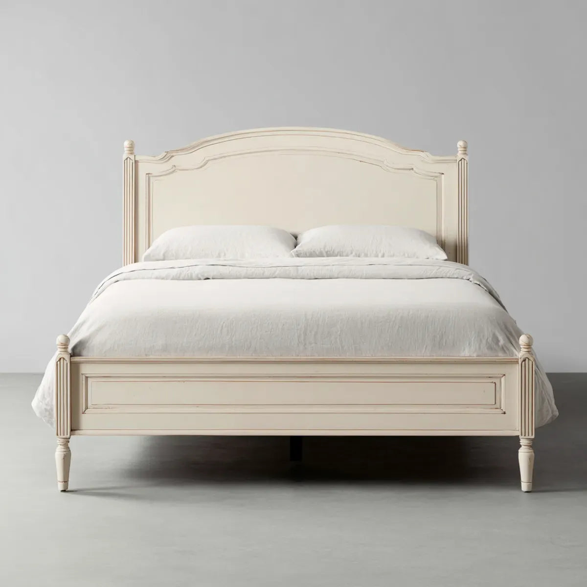 Letto matrimoniale classico avorio 160 x 200 cm in legno massello con testiera curva